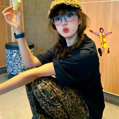 糊涂侦探：裸体炸弹